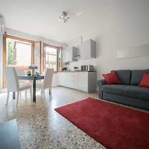 venier-apartment.hotelslidodijesolo.com/